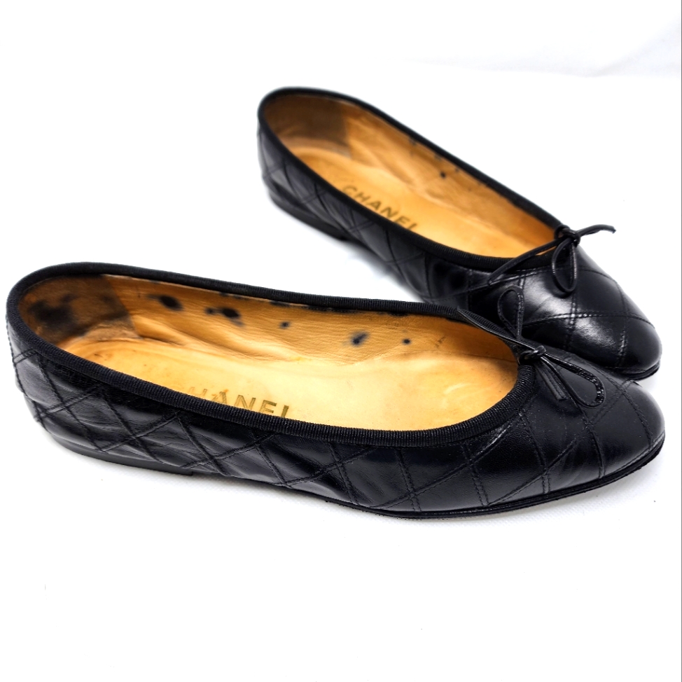 Chanel Black Leather Quilted Flats 37